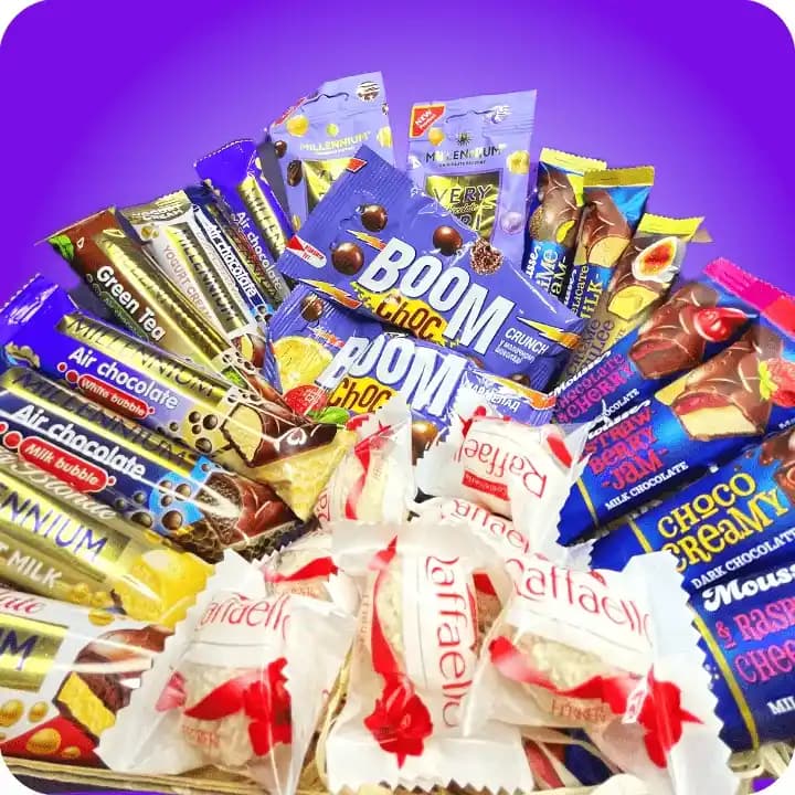 Super Sweet Box із шоколадом, Raffaello, батончиками та драже Millennium у фіолетовій подарунковій коробці