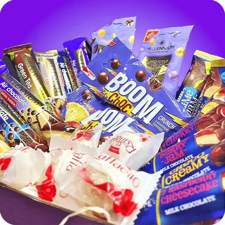 Super Sweet Box із шоколадом, Raffaello, батончиками та драже Millennium у фіолетовій подарунковій коробці