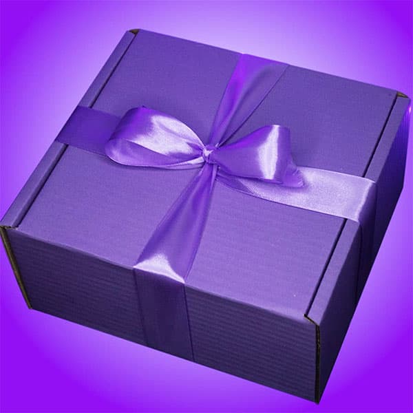 Super Sweet Box вид фіолетової подарунковій коробці