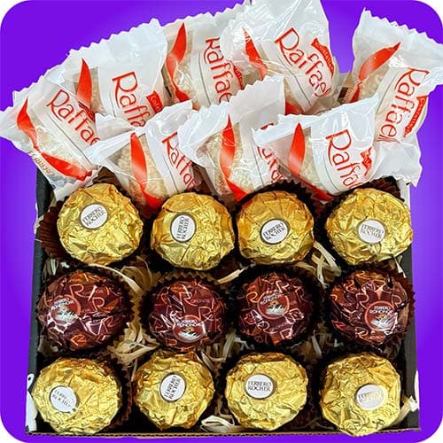 Ferrero Box з Ferrero Rocher, Ferrero Rondnoir і Raffaello у чорній подарунковій коробці