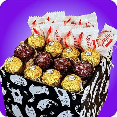 Ferrero Box з Ferrero Rocher, Ferrero Rondnoir і Raffaello у чорній подарунковій коробці вид збоку