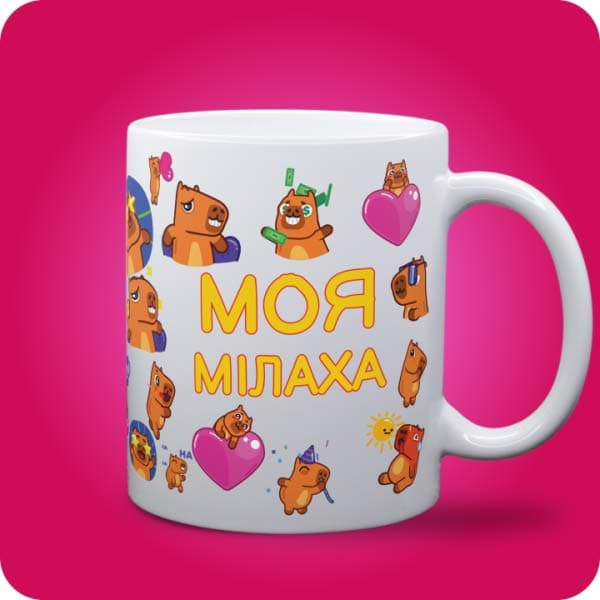 Біла чашка з кумедними капібарами в різних ситуаціях, вигляд чашки біла з блискітками і без блискіток